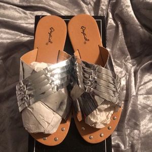 Silver qupid slip-on